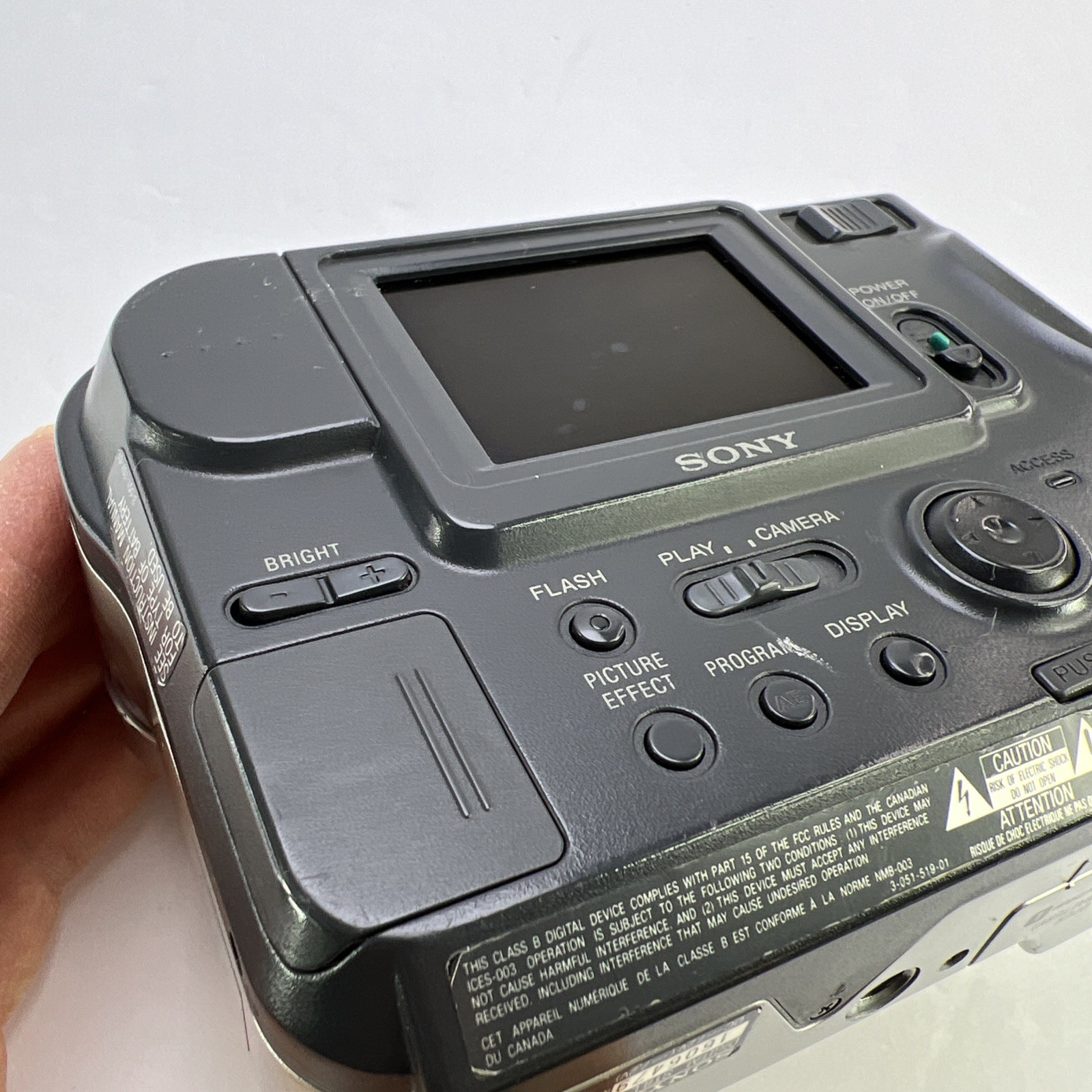 Sony Mavica MVC-FD75 Digital Camera with 3.5″ Floppy Vintage TESTED No Battery