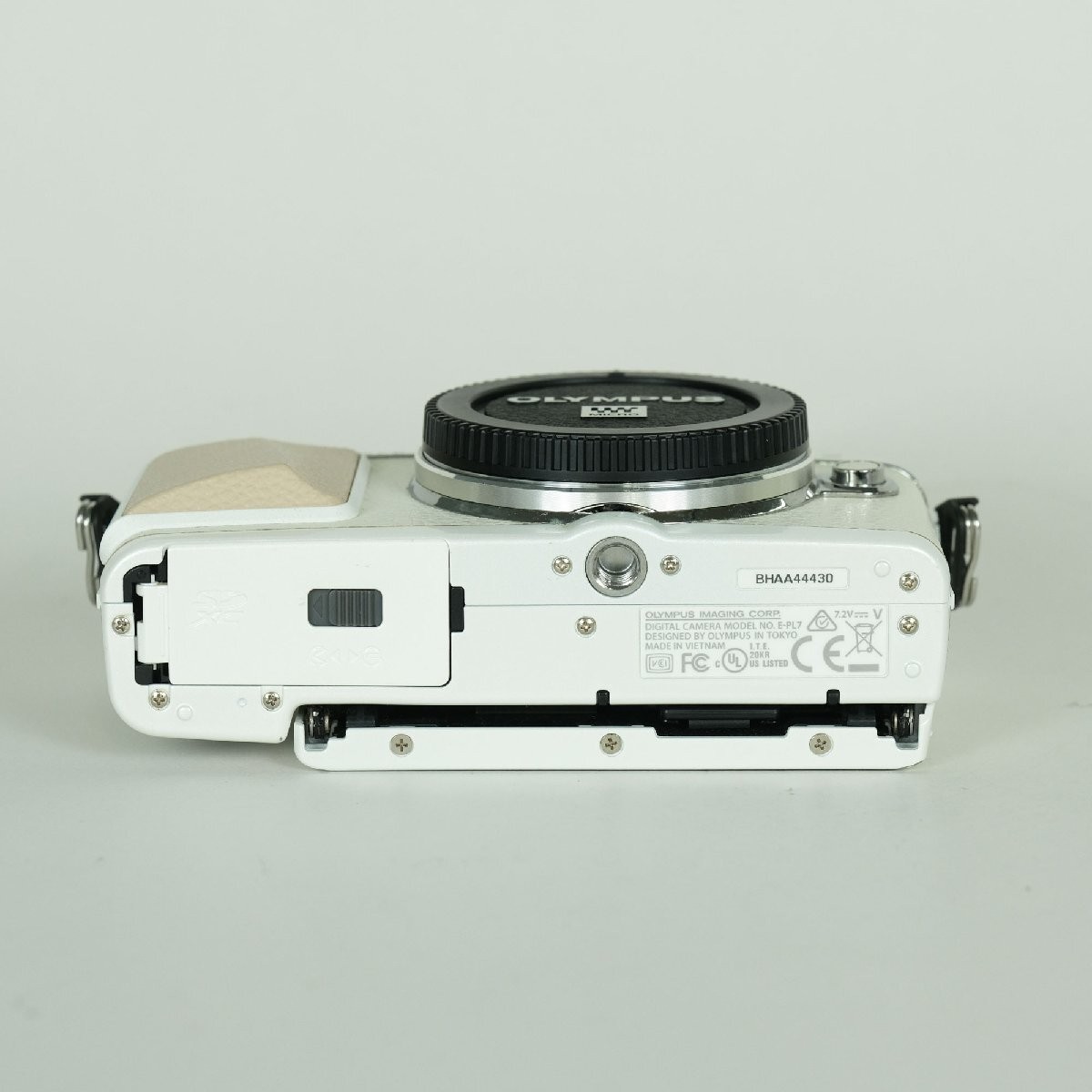 Olympus PEN Lite E-PL7 Body White Micro Four Thirds Camera with Flip Screen