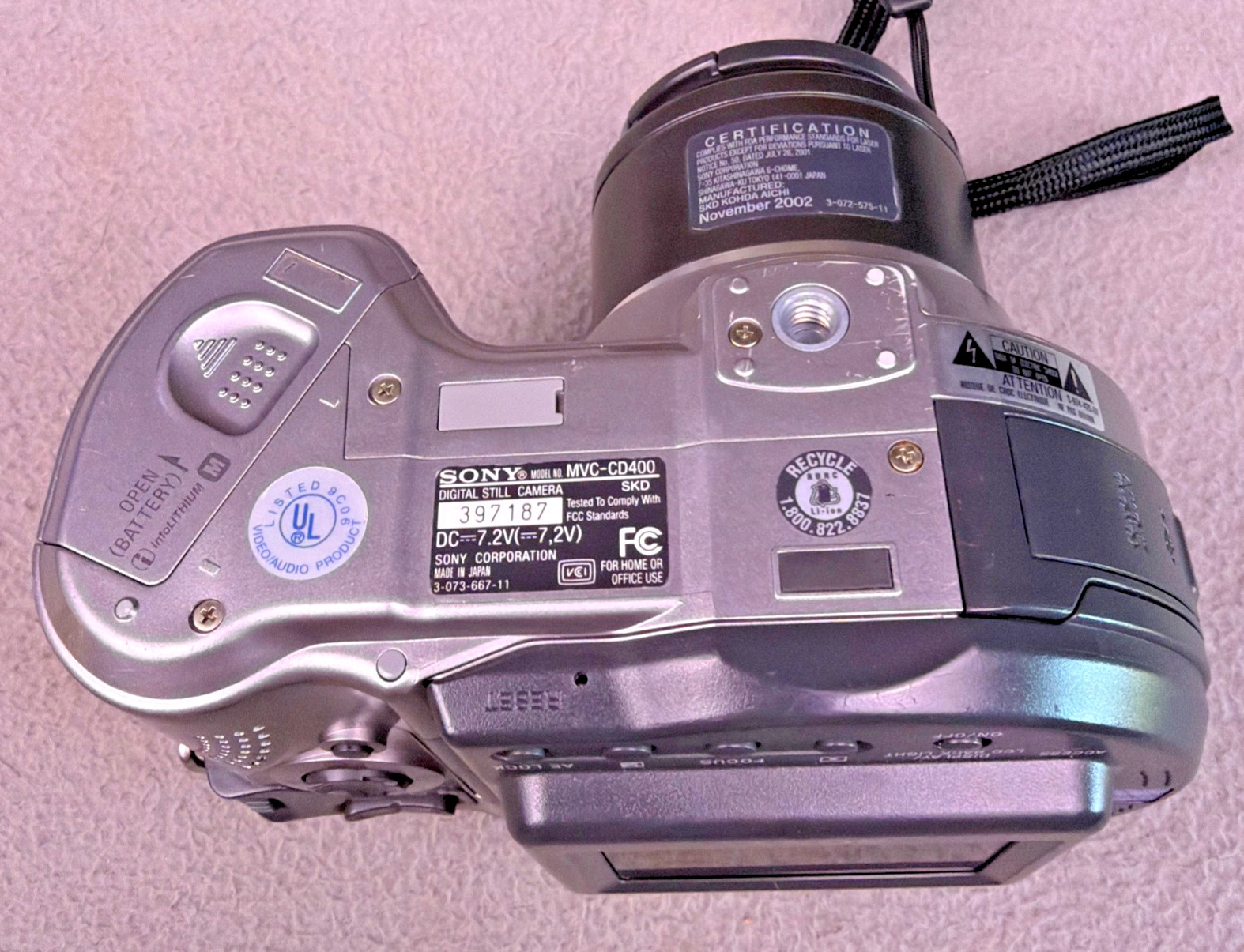 Sony Mavica MVC-CD400 4.0MP CD Digital Camera Black Silver & Cd’s New Battery