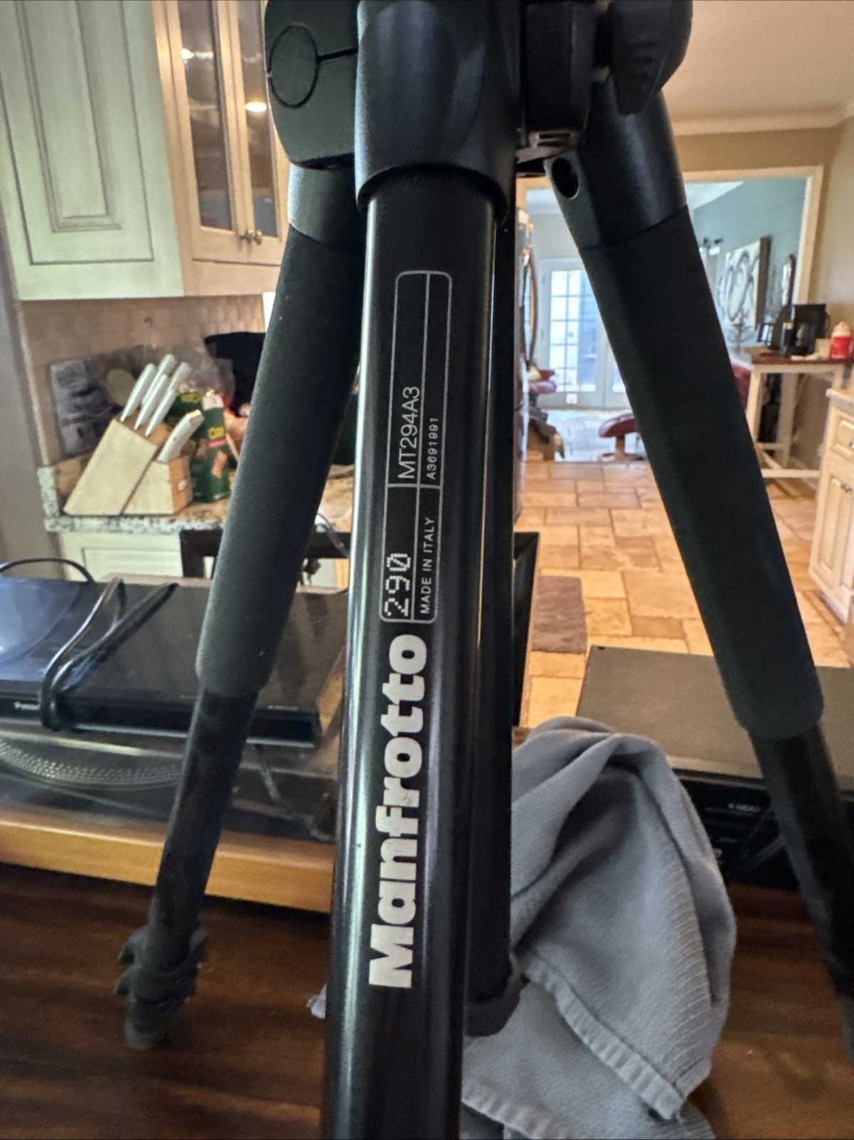 Manfrotto 290 MT294A3 Alum Tripod w/ Manfrotto496R 3Way Pan Tilt Head Cannon