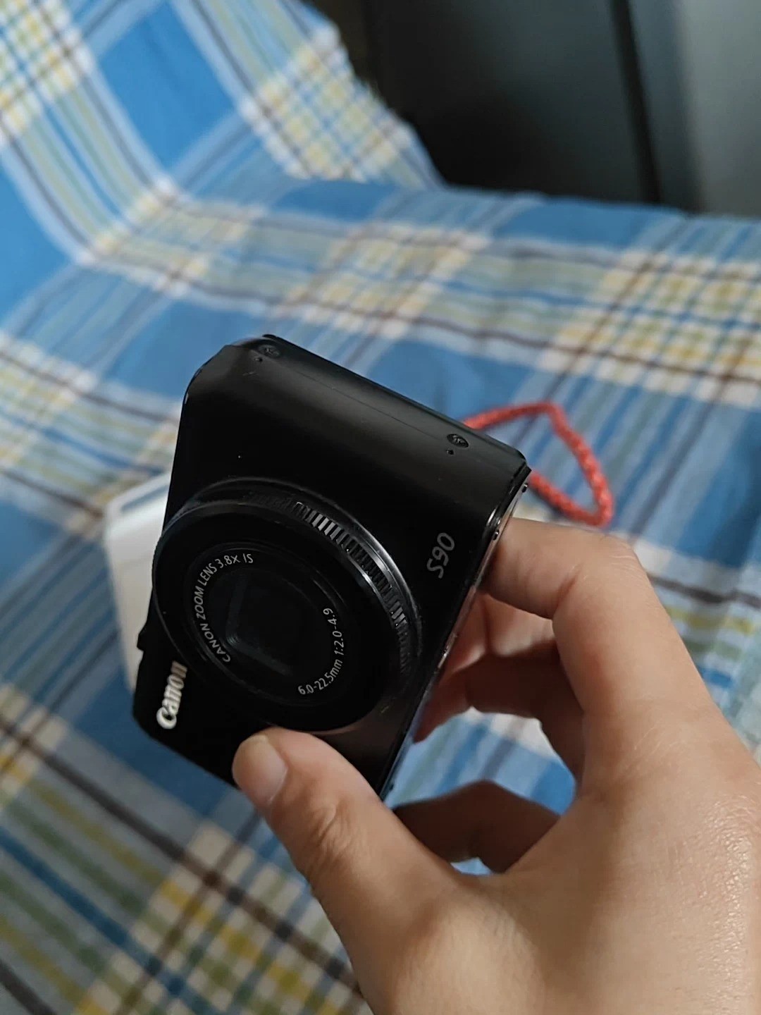 Canon PowerShot S90 10MP Compact Camera f2 0 Lens Optical Image Stabilized 3 8x