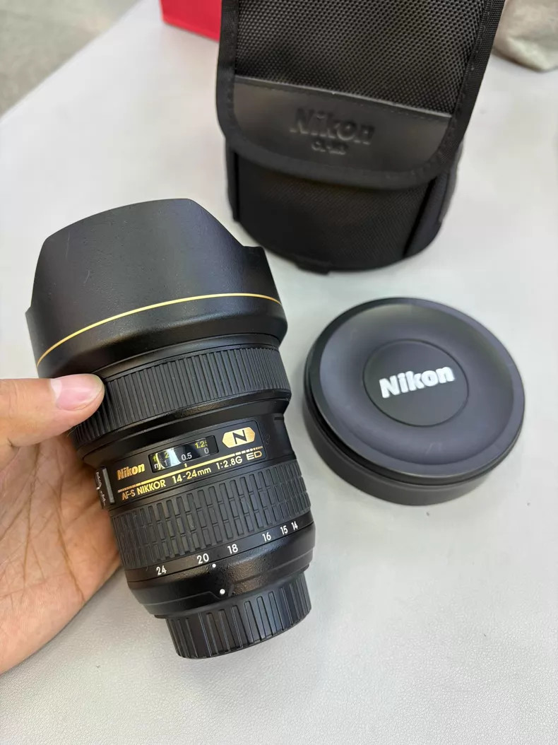 Nikon AF-S Nikkor 14-24mm f/2.8G Ed Lens Standard Lens for Nikon – 95% New