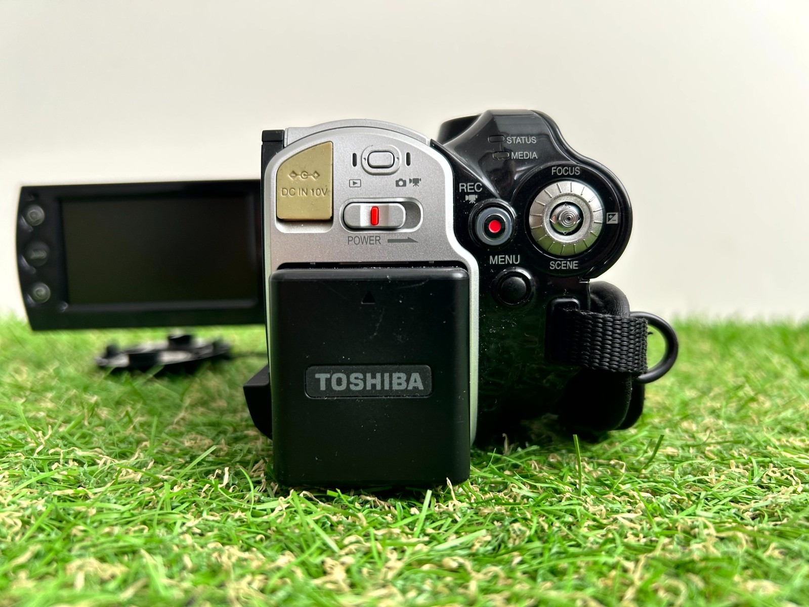 Toshiba Gigashot Hard Disc Camera,Model-GSCK40HE *MISSING CHARGER* (C335)