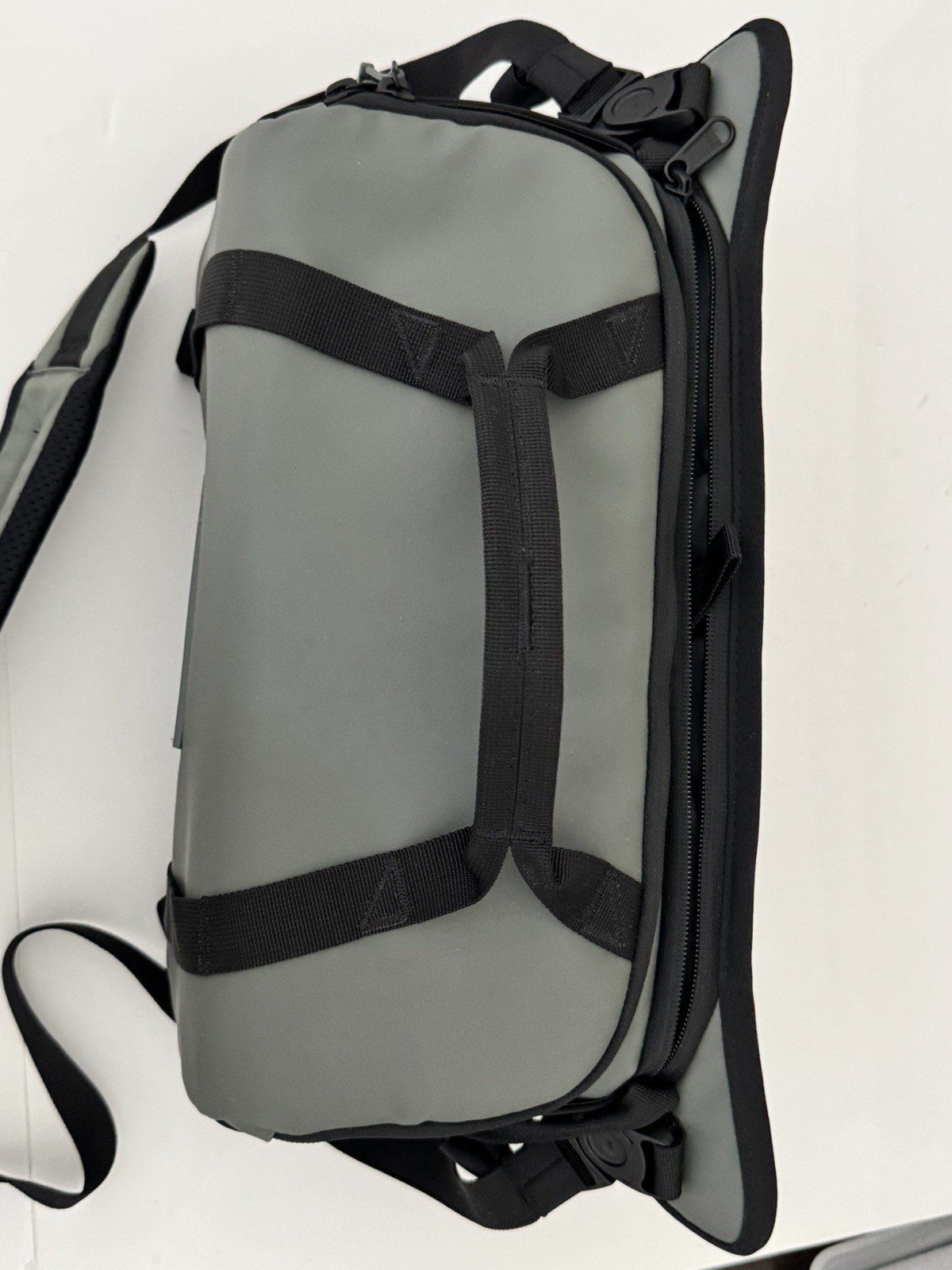 Wandrd Rogue 9 Sling Camera compact Bag Green/Gray NWOT Sling Crossbody