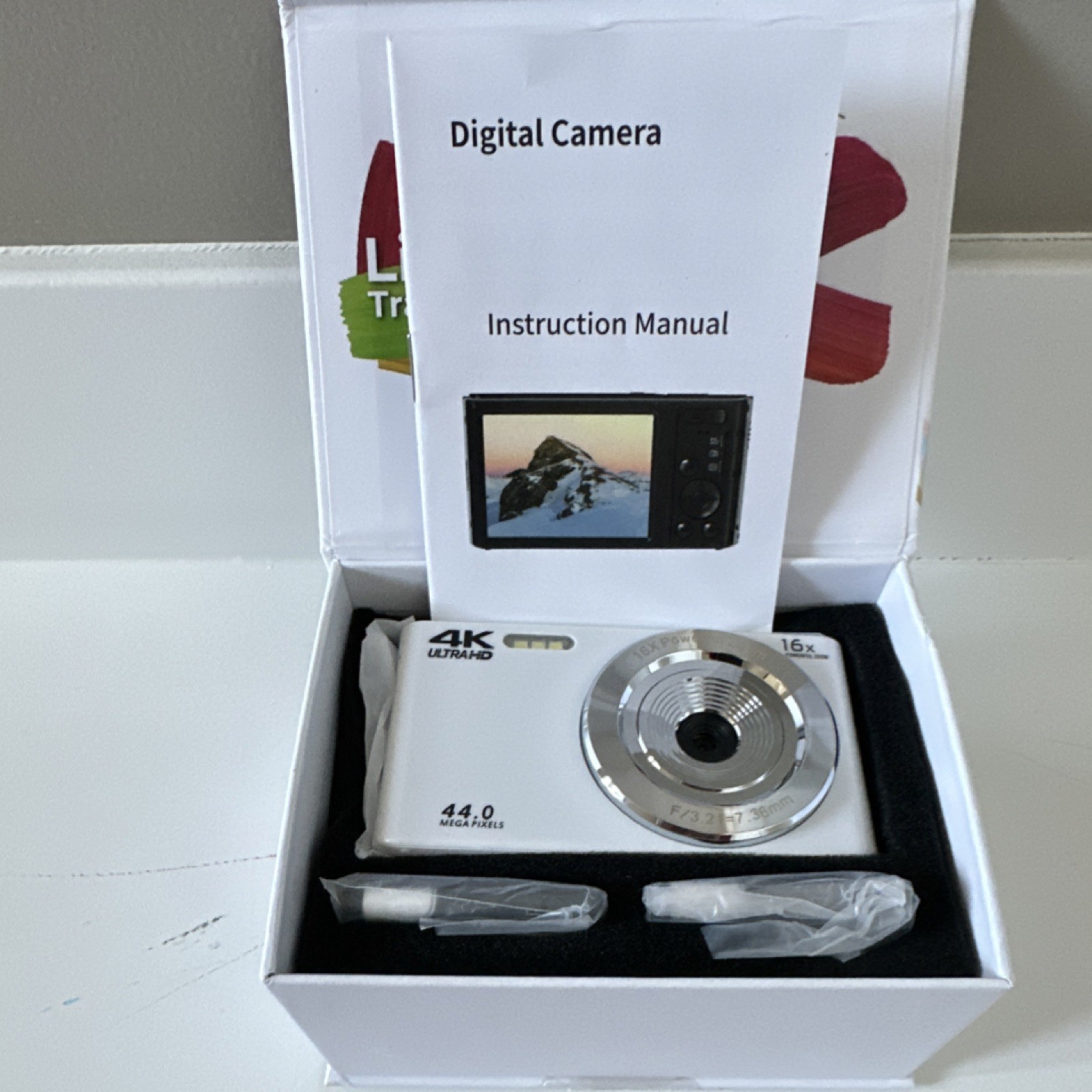 Pocket Camera 4K Video Recording 44.0MP 16x Optical Zoom Compact White