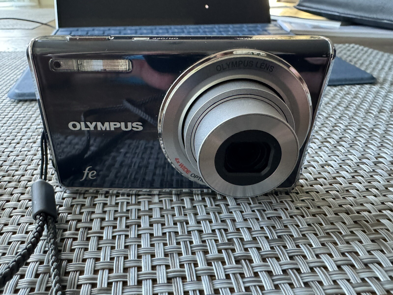 Olympus FE-4010 12.0MP Digital Camera – Gray