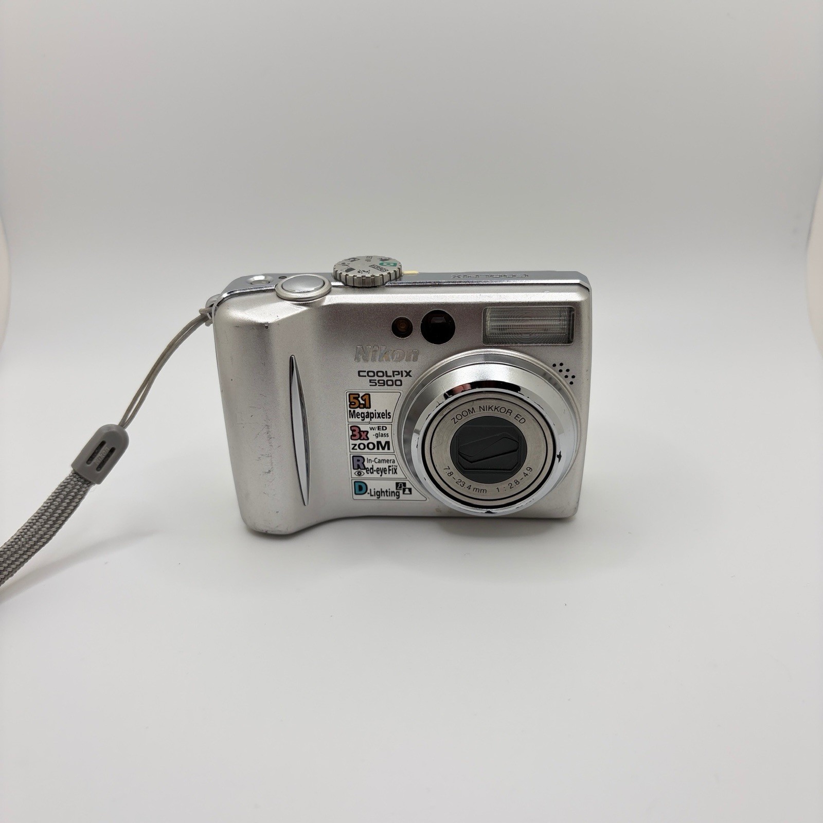 Nikon Coolpix 5900 5.1MP Digital Camera Silver Working No Charger C119