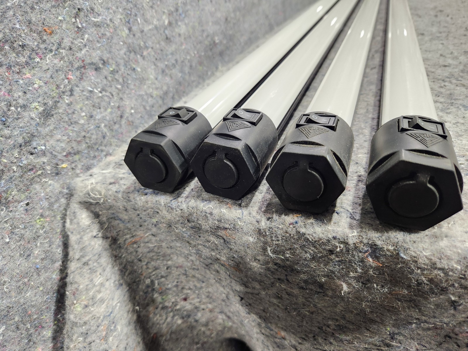 Quasar Rainbow Q50R Quad Kit 4x) RGBX Color 2000-6000k 4′ Linear Led Light Tubes