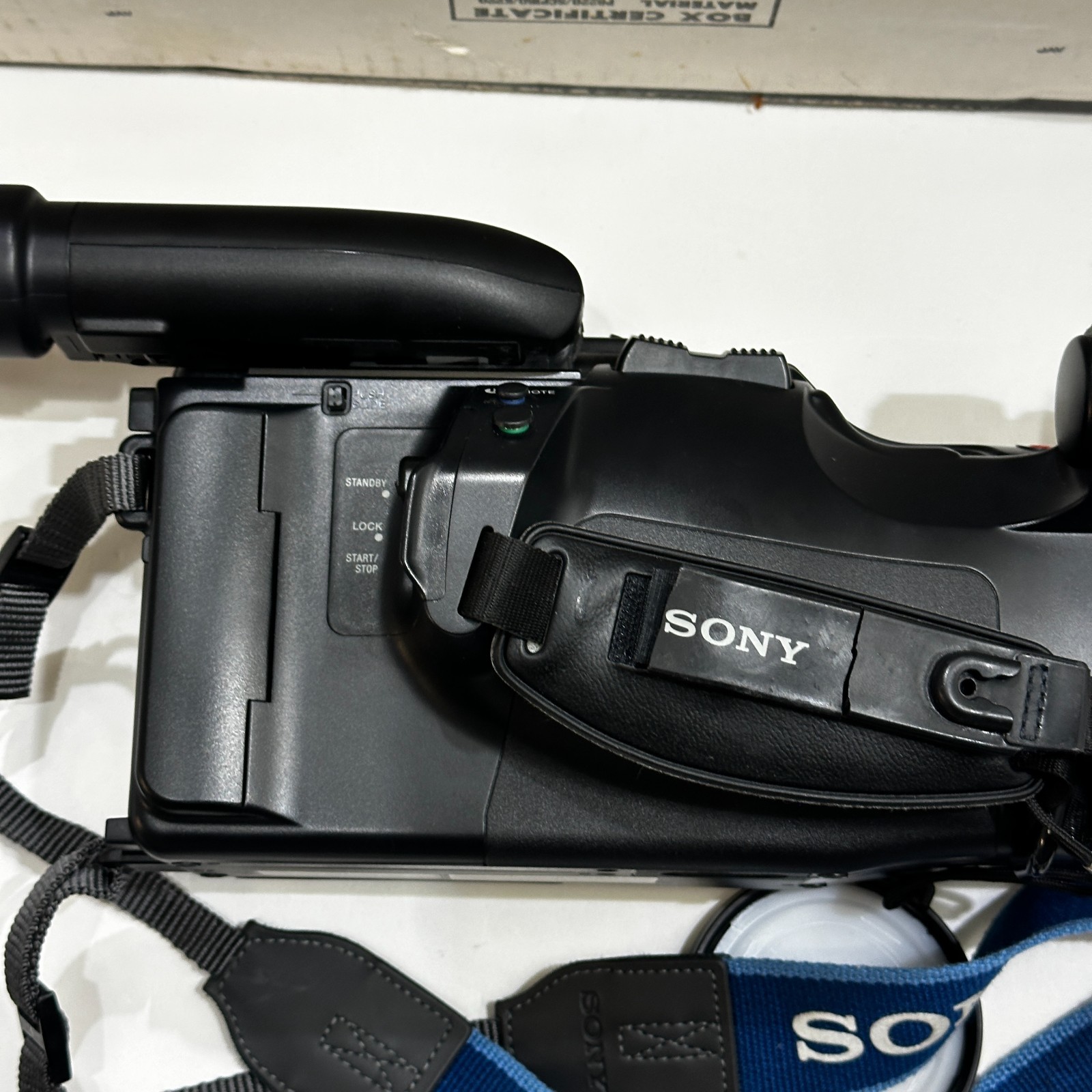 Sony CCD-V701 Video Hi8 Handycam Camcorder Bundle Box Untested