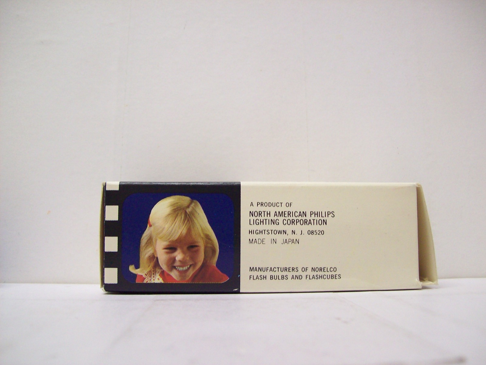 DAK ( DAY) Projector Projection Lamp Bulb 500W 120V Norelco AVG. 25-HR