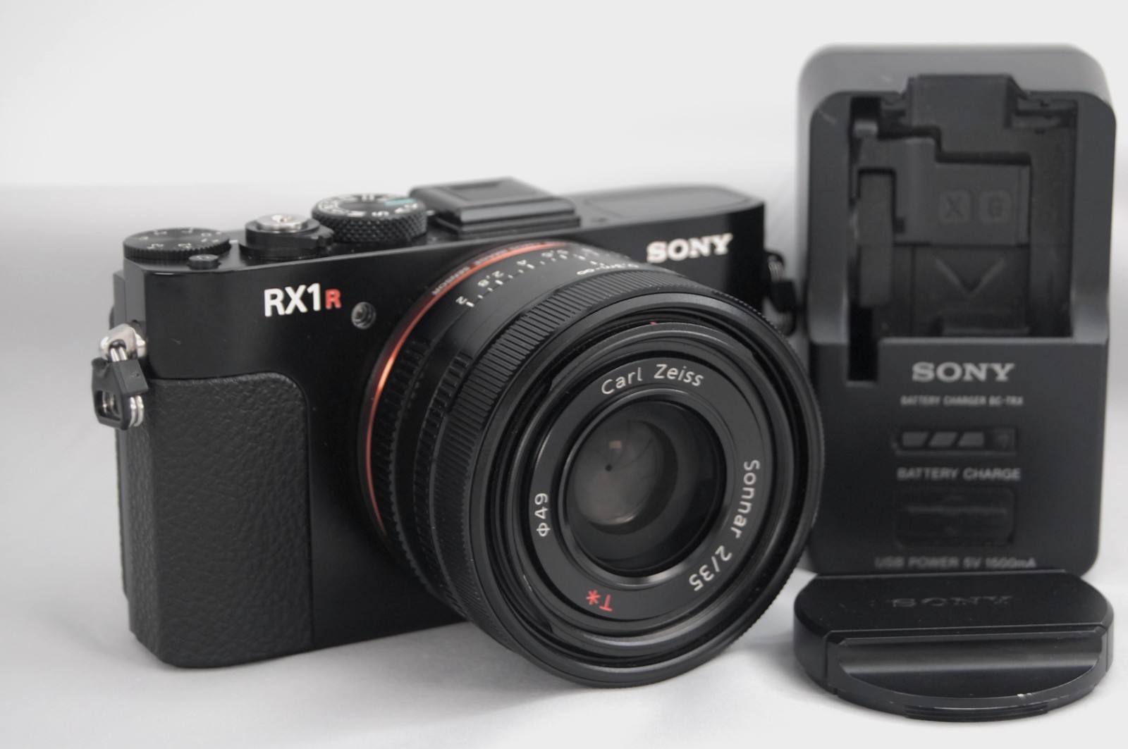 35 Language Available【Near MINT】Sony Cyber-shot DSC-RX1R Full Frame Camera Japan