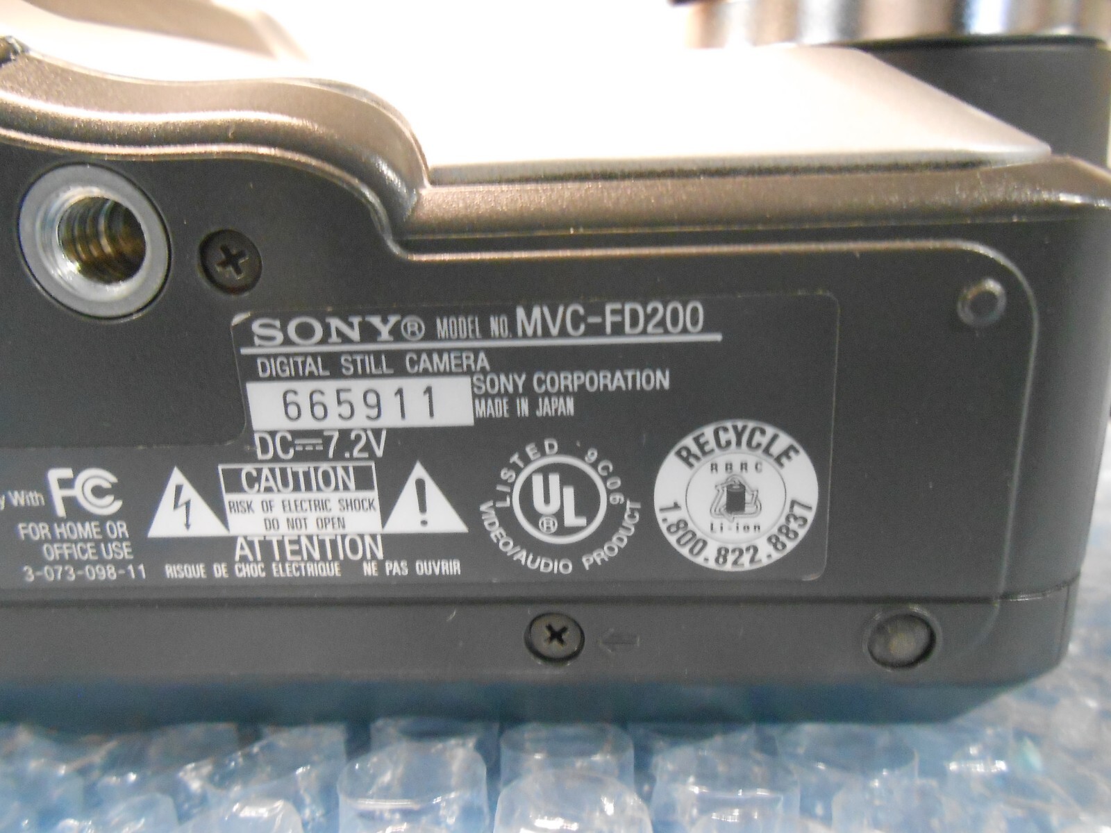 Sony Mavica MVC-FD200 12 MP Digital Camera WITH MEMORY STICK + BAG