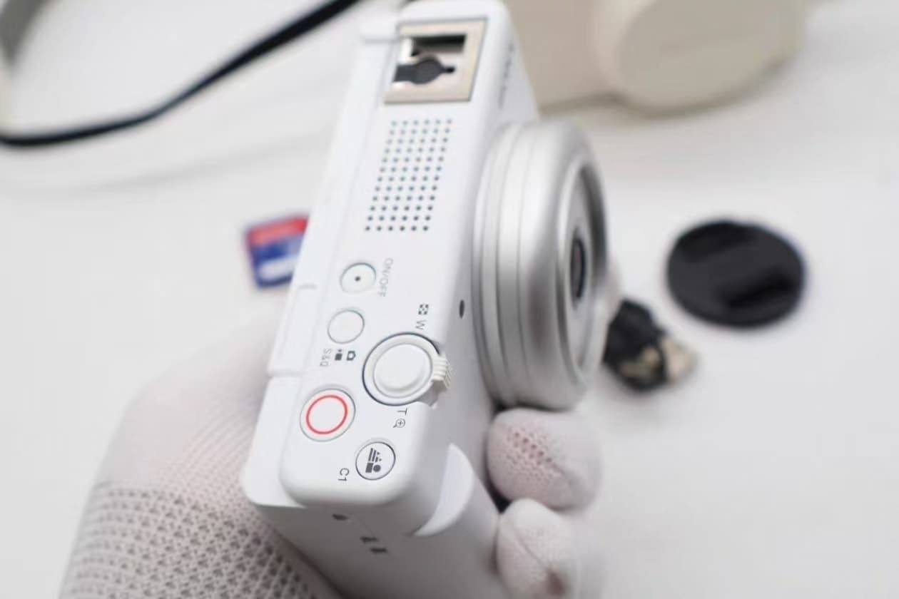 Digital Camera 95% New Sony ZV-1F 20.1MP Flip-Out Touchscreen 4K Video Vlog