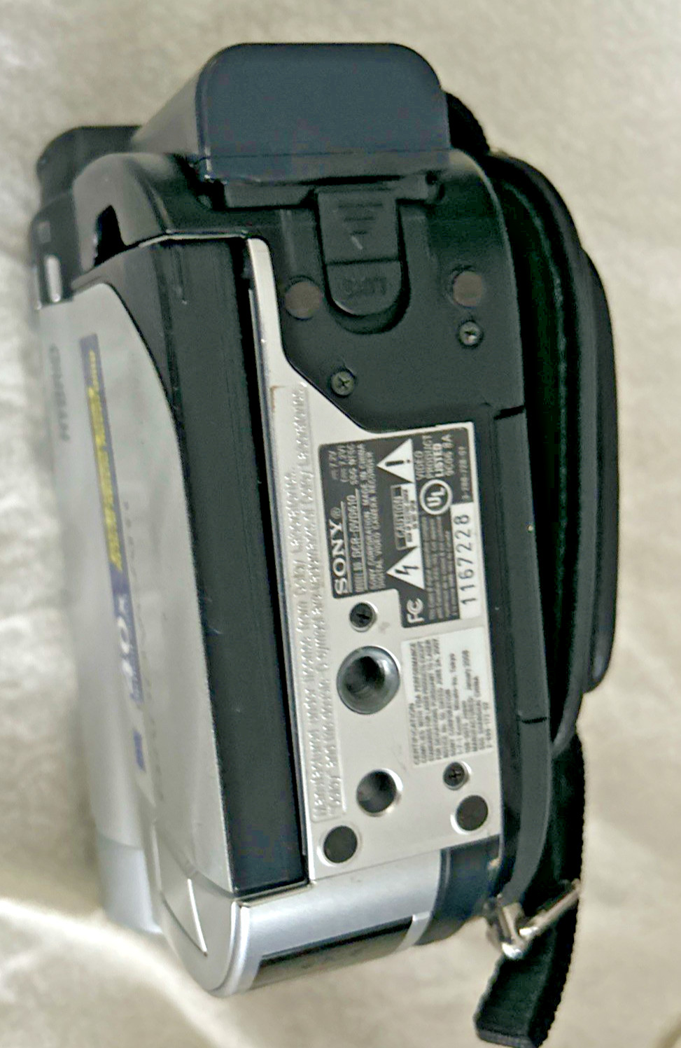 Sony DCR-DVD610 Standard Definition Mini DVD Camcorder (Silver) W Case & DVDs