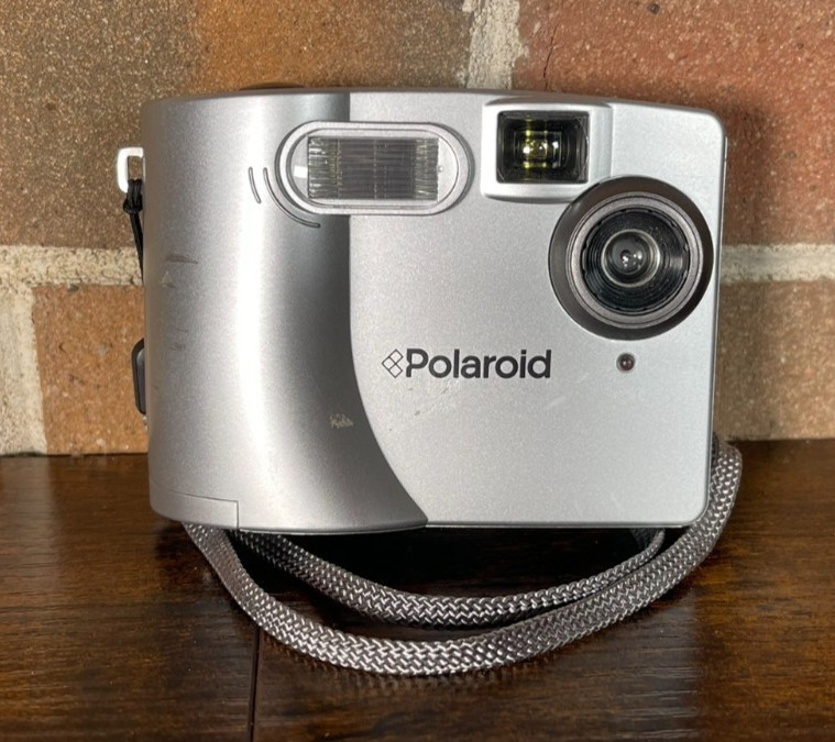 Polaroid PhotoMAX FUN Flash 640 0.4MP Digital Camera Silver DIGICAM Untested
