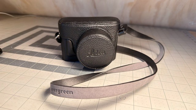 Leica D-Lux 8 Excellent Complete Kit + Genuine Leica Leather Case Box Papers