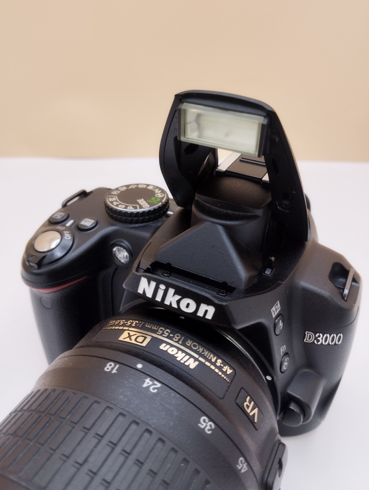 Nikon D3000 DSLR camera + AF-S NIKKOR 18-55mm VR 1510 Shots Mint Japan 20251128