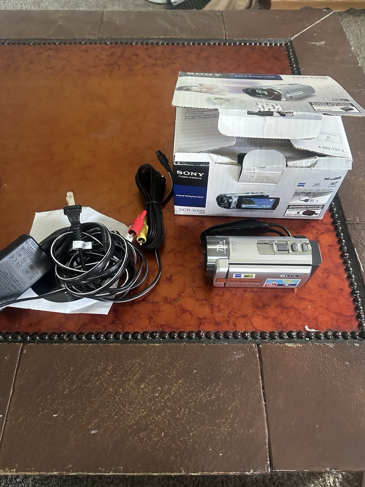 SONY HANDYCAM DCR-SX85 Digital Camcorder Zeiss 70x Zoom in Original Box