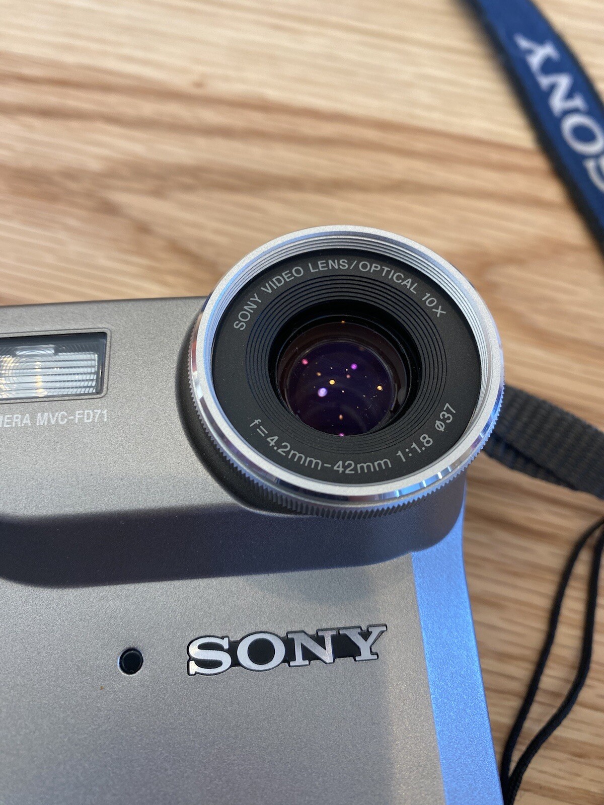 Sony Digital Mavica MVC-FD71 Digital Camera w/ Battery.