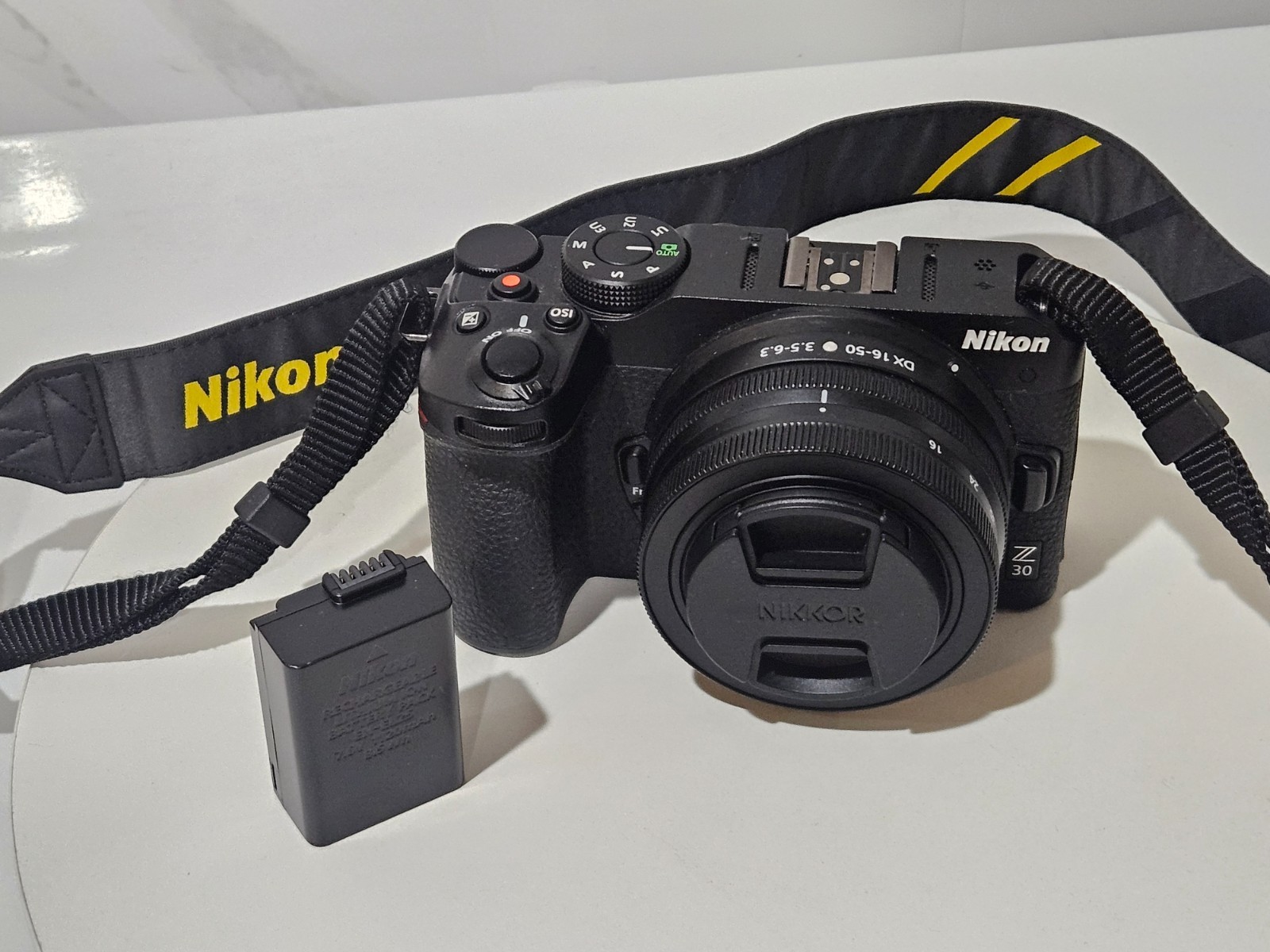 Nikon Z 30 20.9MP Mirrorless Camera with 16-50mm f/3.5-6.3 VR lens 2169 CLICKS