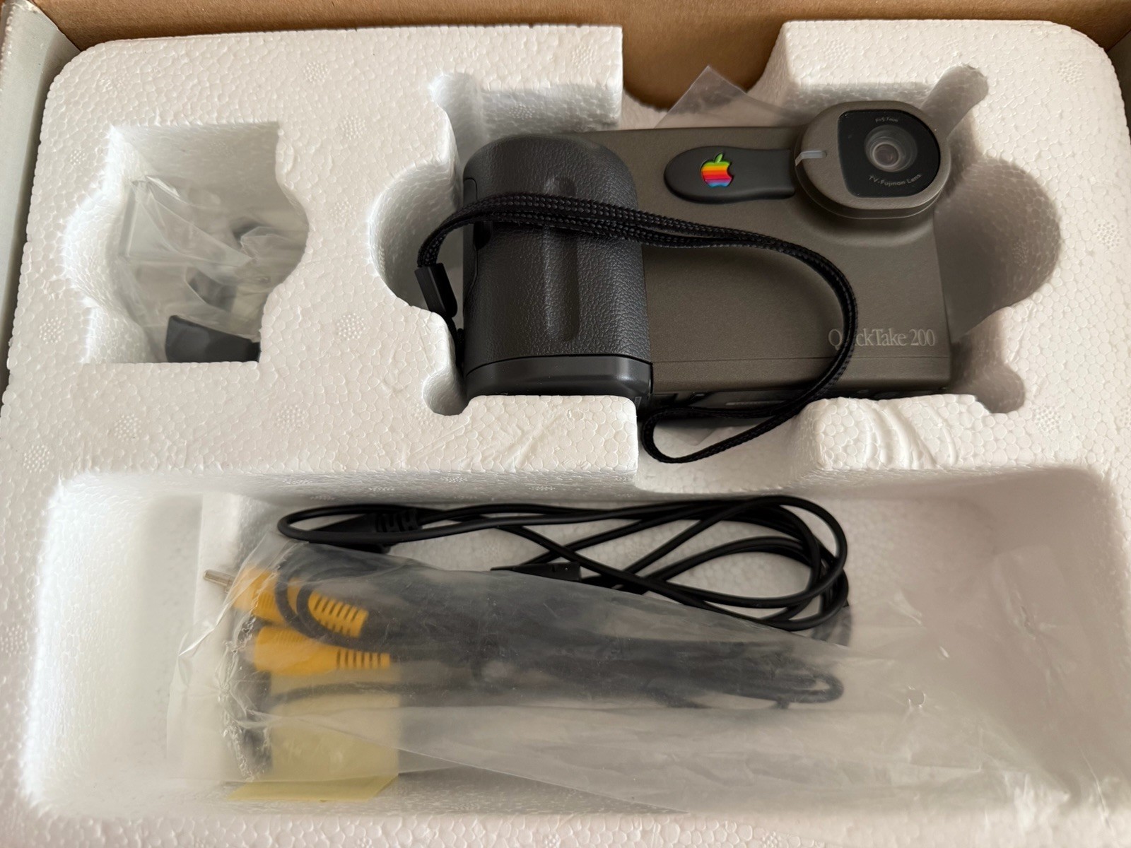 Apple QuickTake 200 WITH BOX Compact Digital Camera Gray 640×480 Built-in Flash