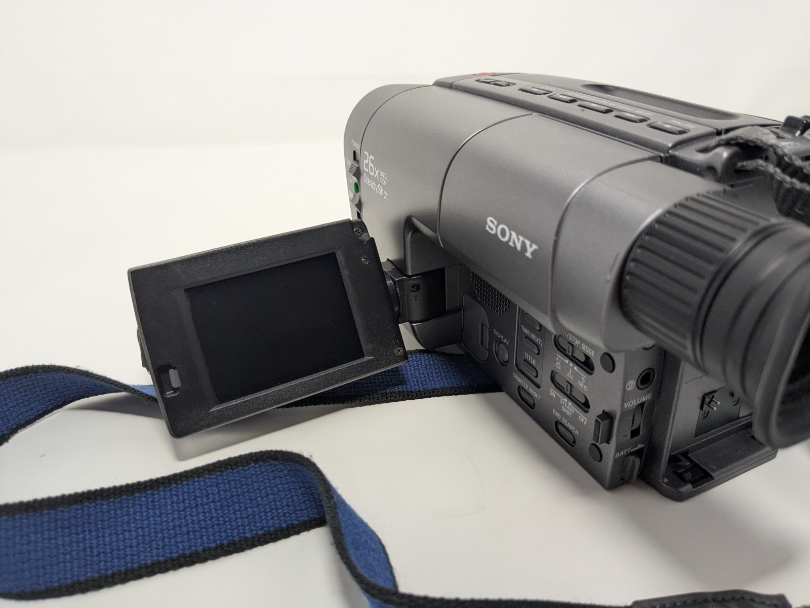 Sony Handycam CCD-TRV22 Video8 Standard Definition Camcorder (Gray) Bundle
