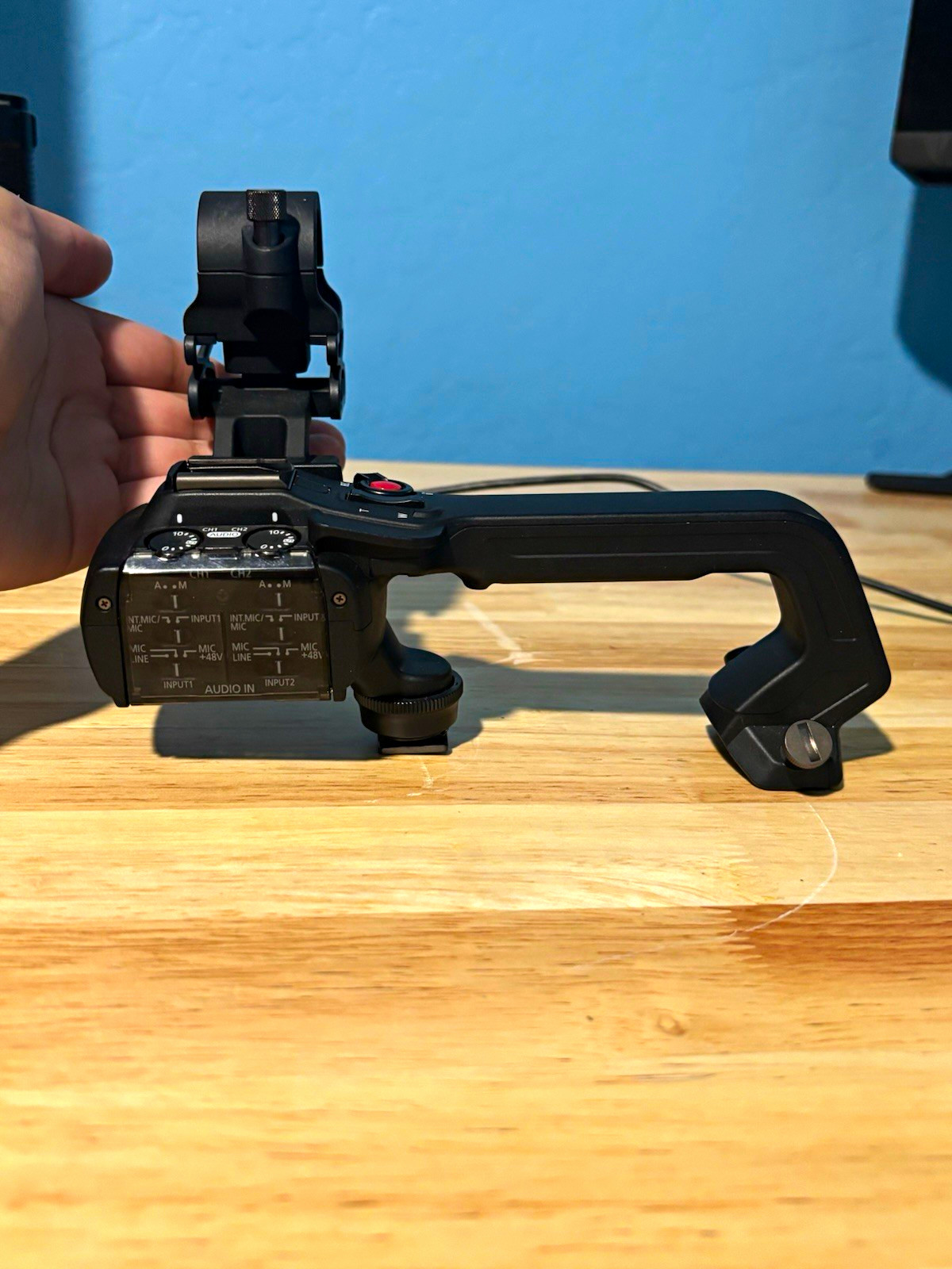 HDU-1 Canon 2-Channel XLR Audio Handle Adapter w/ Phantom Power, Hot-Shoe Mount
