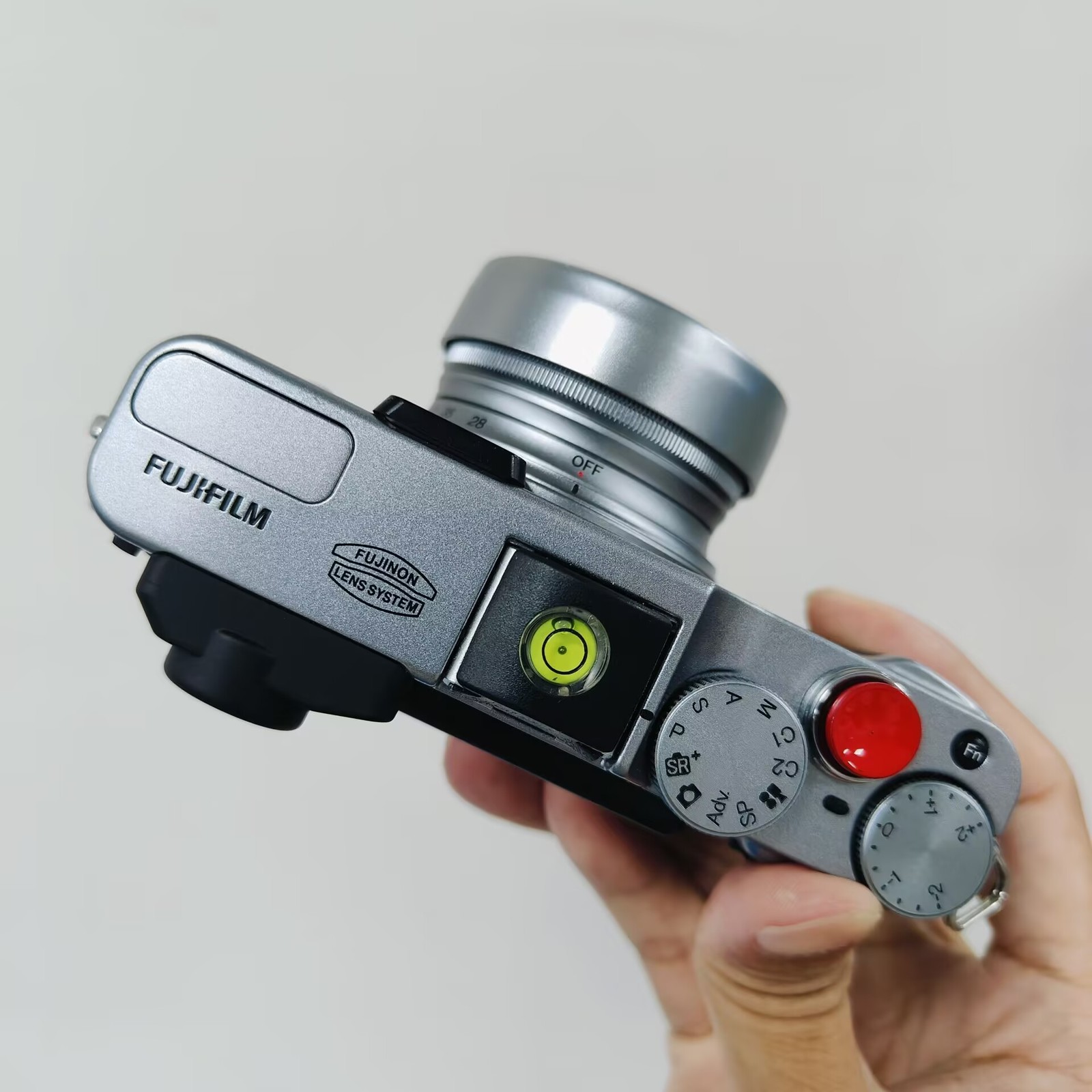 Fuji FUJIFILM X Series X20 12.0MP 4x Optical Zoom Digital Camera F2.0-2.8 Lens