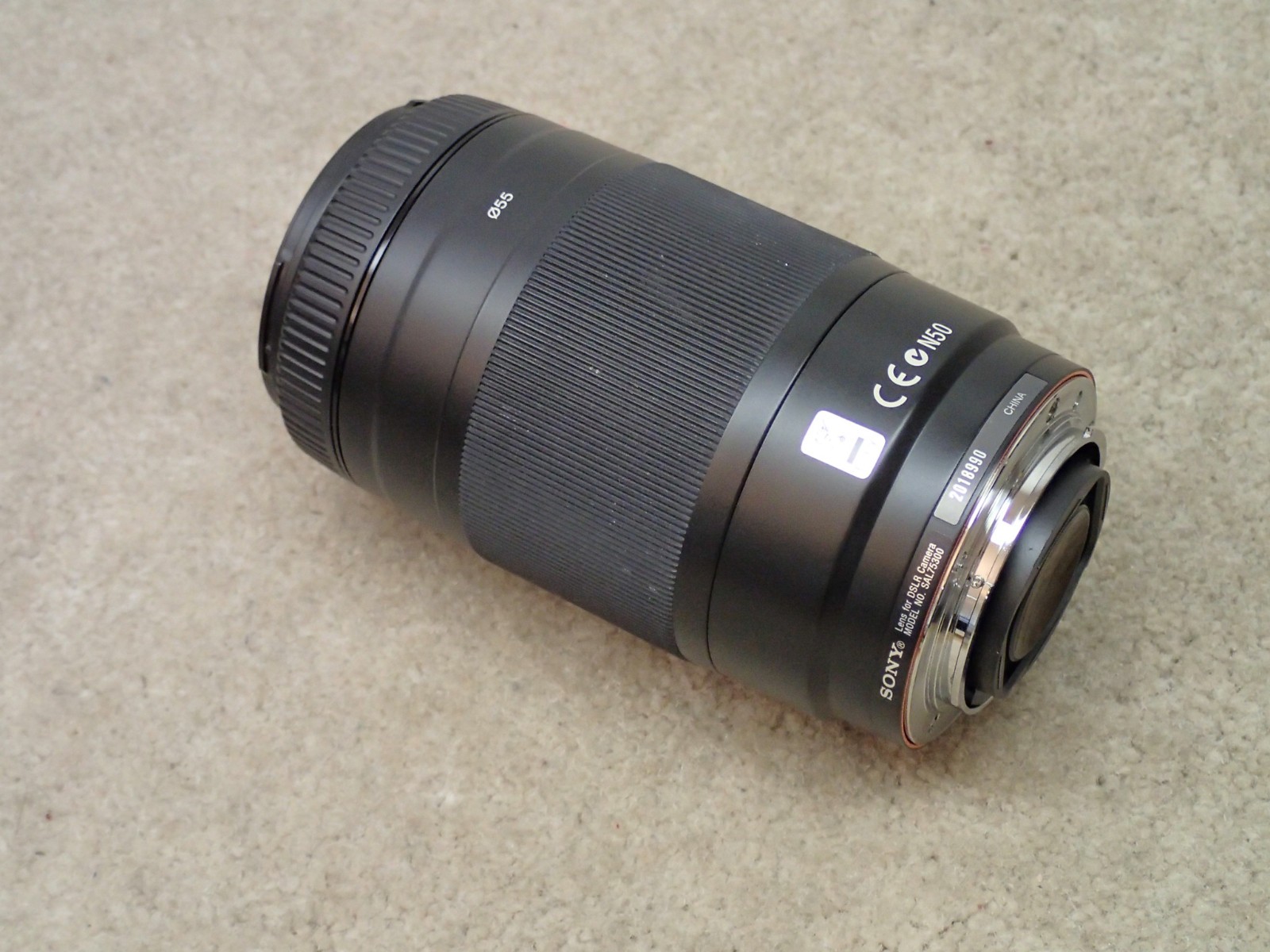 Sony DSLR A100 Digital Camera with Sony 75-300 Zoom Lens 4GB