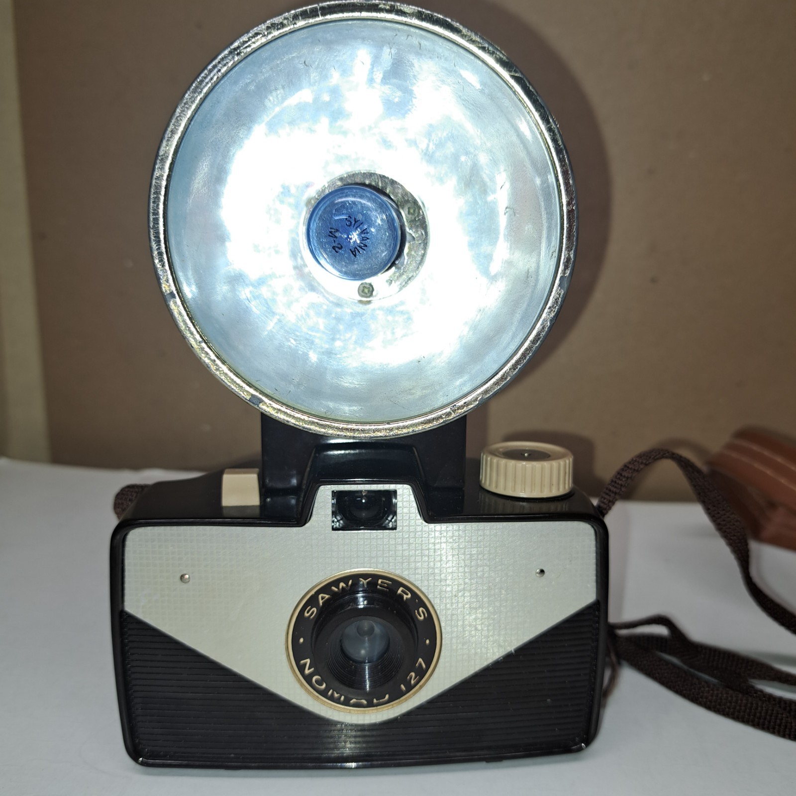 Vtg 1950s Sawyers Nomad 127 Film Camera Brown Bakelite w/ Flash & Case Untested