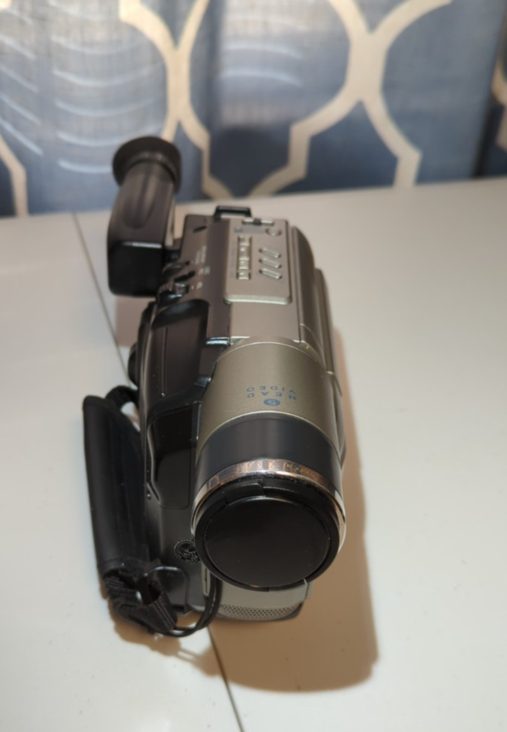 RCA AutoShot 8mm Camcorder 400X Digital Zoom 2.5″Color Screen CC6364 No Battery