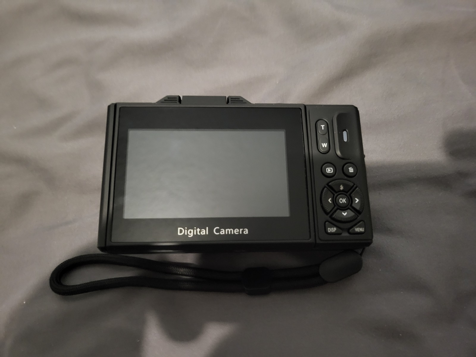 4K UHD Digital Camera 64MP Autofocus 3.0” Flip Out Display 32GB SD Card