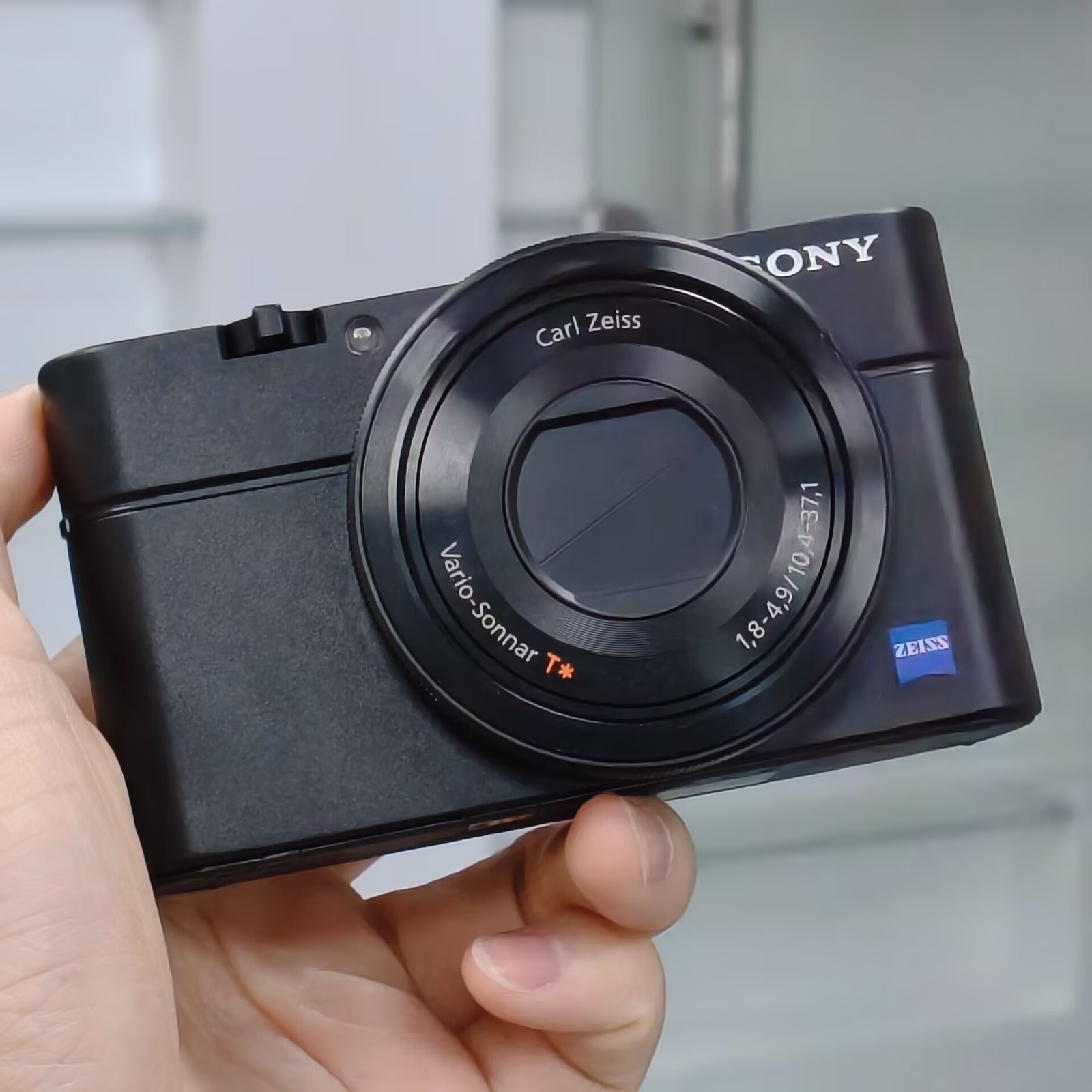 Sony Cyber-Shot DSC-RX100 20.2MP 3.6x Compact Digital Camera in English -95% NEW