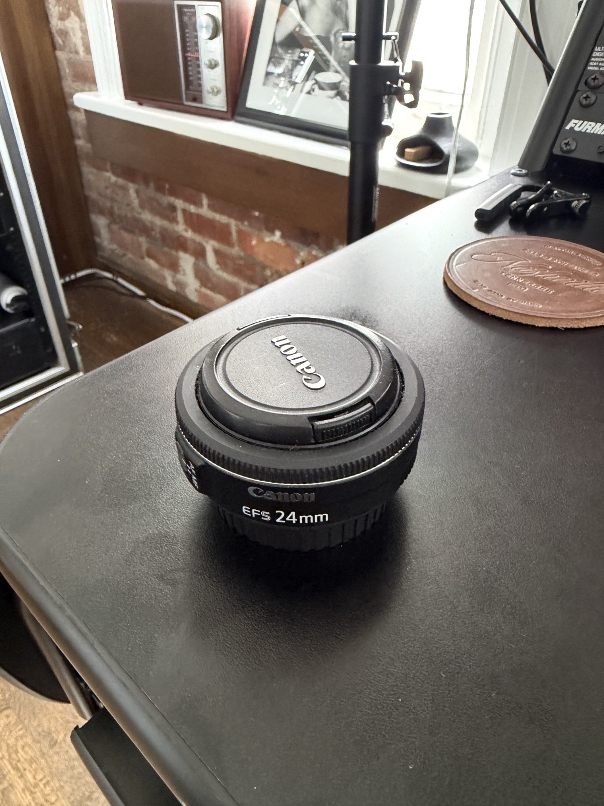 Canon EF-S 24mm f/2.8 STM Lens Pancake w/ Lens Covers