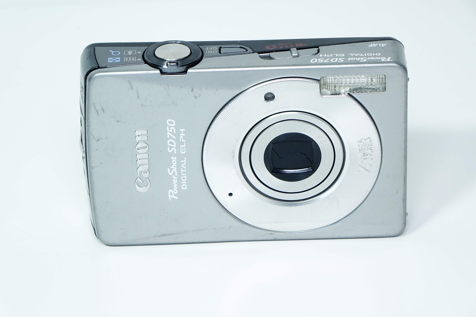 *READ* Canon PowerShot SD750 / IXUS 75 Compact CCD Silver