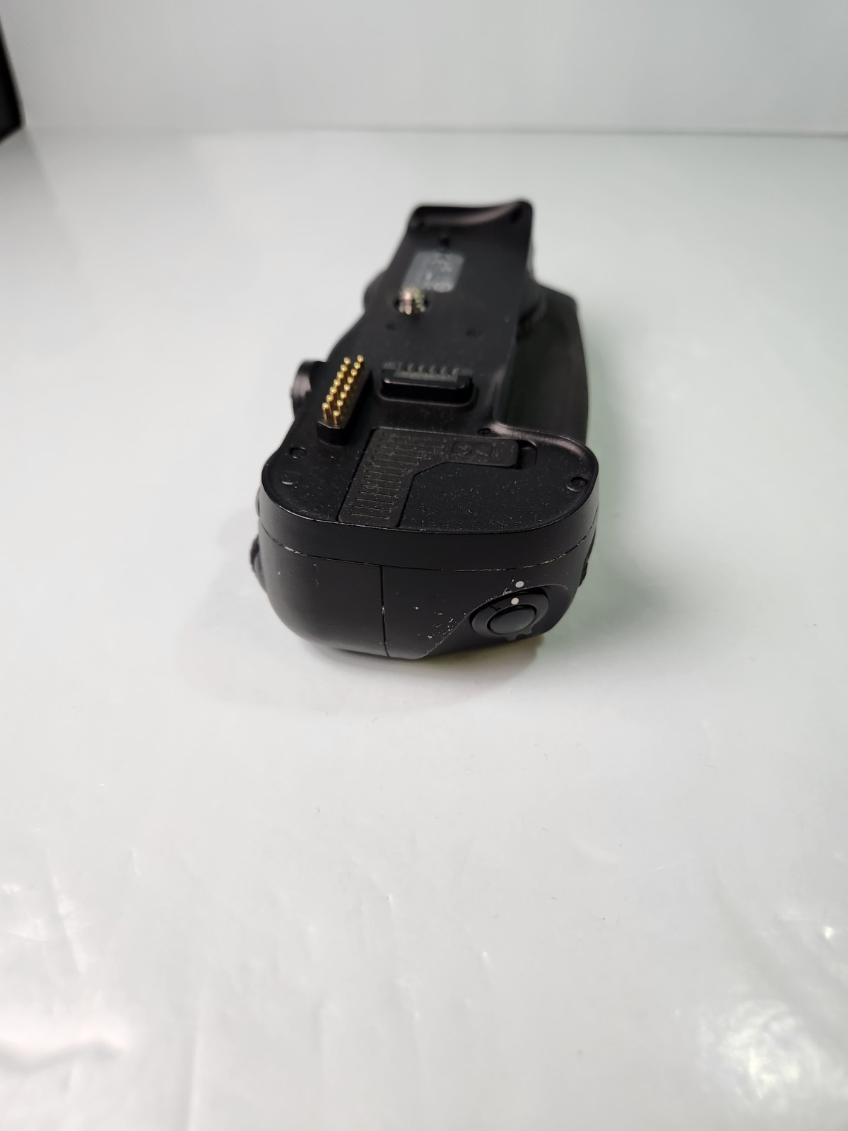 Genuine OEM Nikon MB-D10 Multi Power Battery Grip