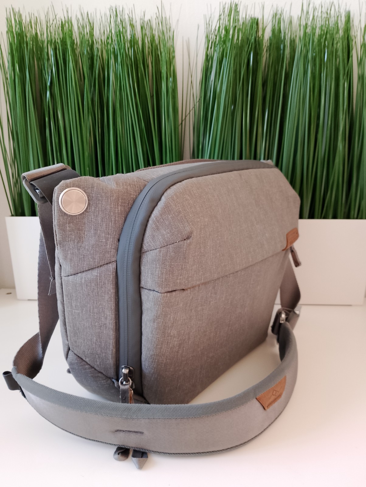 Peak Design Everyday Sling – 6L | Ash | Sling or ShoulderCarry. Excellent!