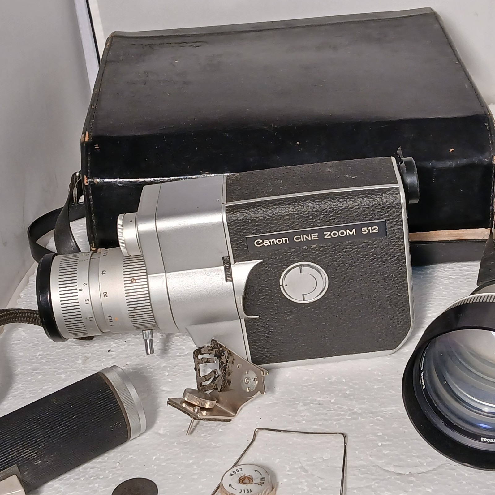Vtg Canon Cine Zoom 512 8mm Film Movie Camera Lot w/ C-8 Power Grip & Case Untsd
