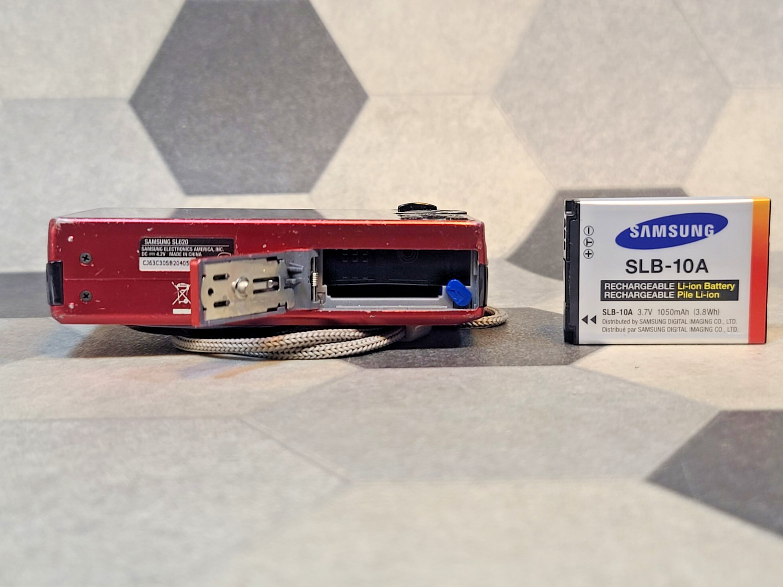 Samsung SL620 12.2MP Built-in Flash 5X Optical Zoom Compact Digital Camera