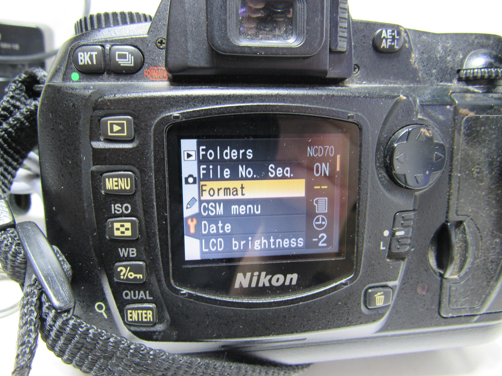 Nikon D70 Digital SLR Camera 18-70mm lens 6.1MP Black w/Battery, Charger/SD