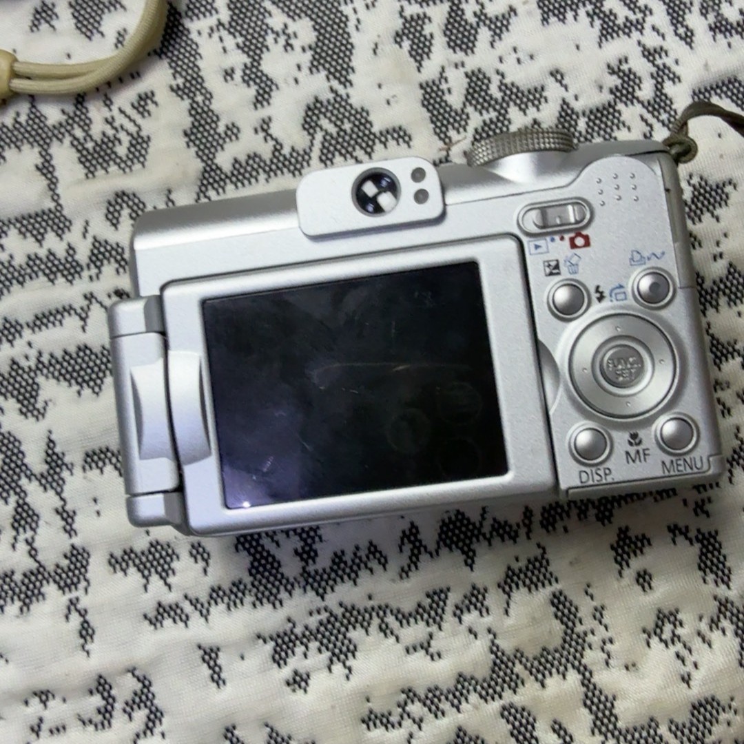 Canon PowerShot A630 Digital Camera 8 MP 4X Optical Zoom Tiltable Screen Silver