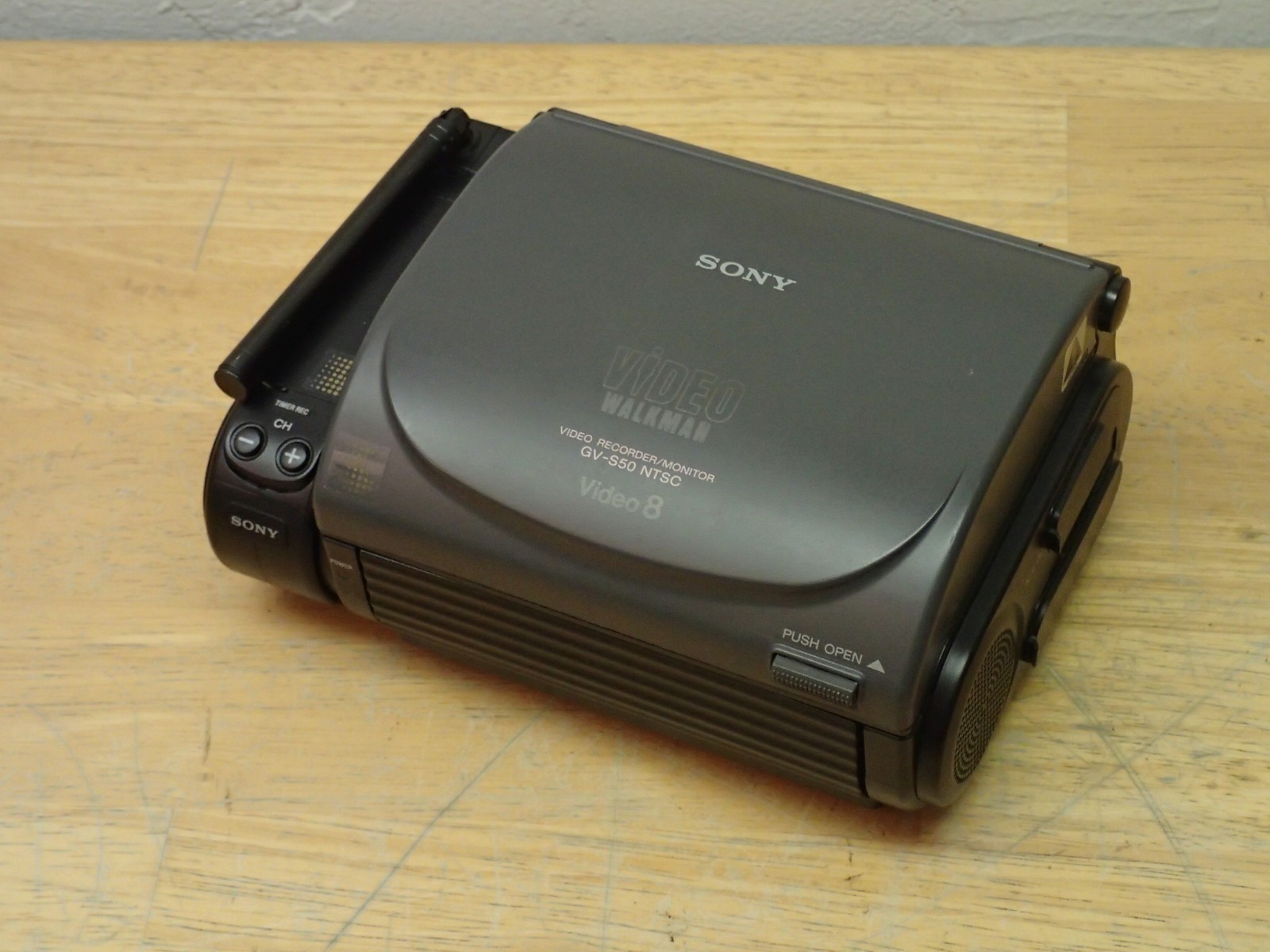 Sony GV-S50 Video 8 Walkman Recorder Monitor Works but Has Issues User Item