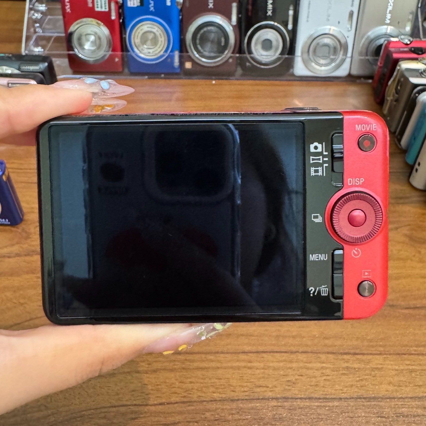 SONY Cyber-Shot DSC-WX9 Digital Camera 16.2 MP 5X Optical Zoom Auto Focus – Red