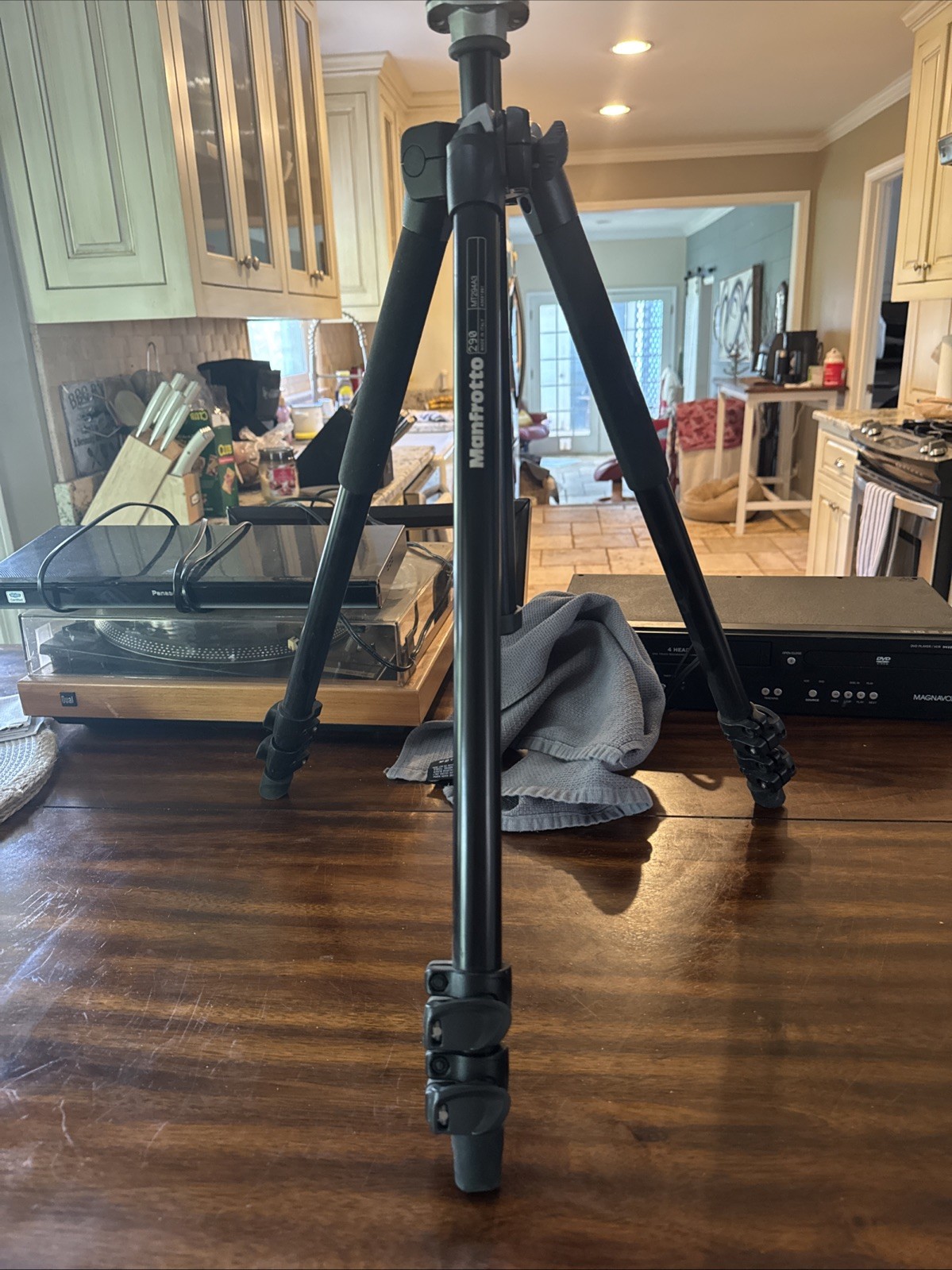 Manfrotto 290 MT294A3 Alum Tripod w/ Manfrotto496R 3Way Pan Tilt Head Cannon