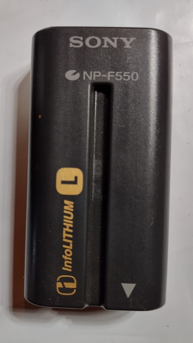 Sony Digital Still Mavica MVC-FD71 0.4MP Floppy Disc Drive Battery Incld