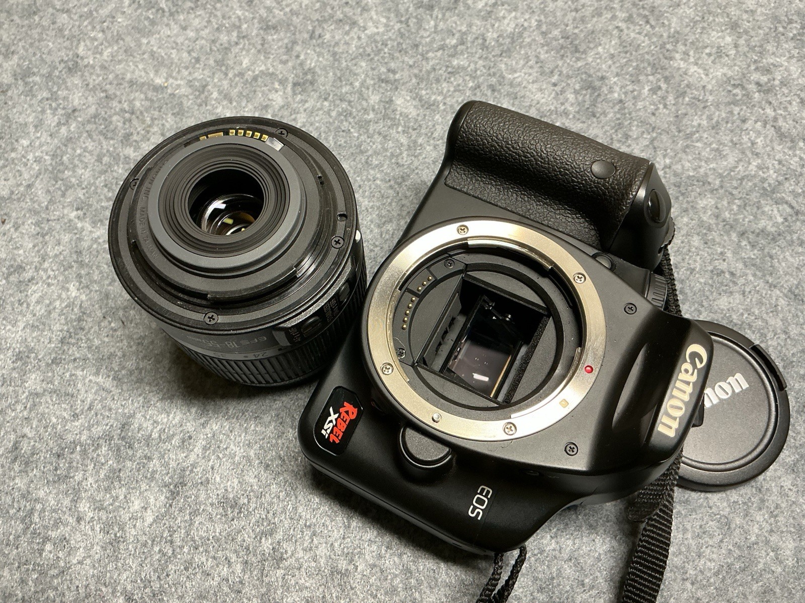Canon EOS Rebel XSi DS126181 Black W/ EF-S 18-55mm IS Lens Charger & Battery