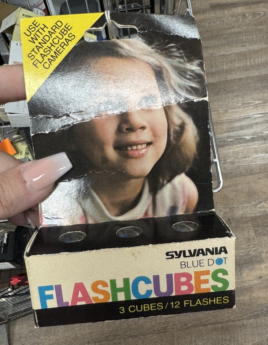 SYLVANIA FLASH CUBES Blue Dot Type 3 Pcs 12 Flashes – Open Box