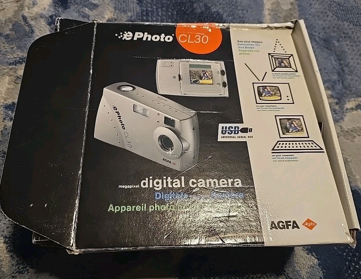 AGFA ePhoto CL30 Digital Camera. LCD Screen, Memory Card, Built In Flash