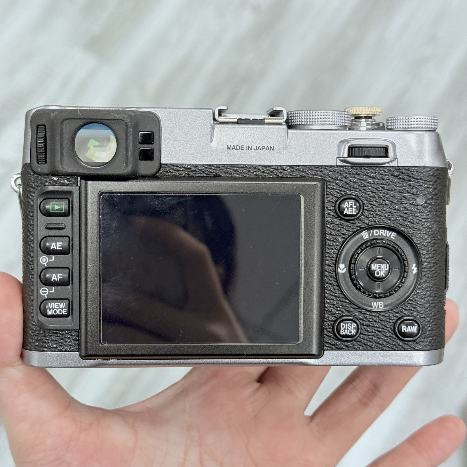 Fujifilm X100 Silver 16.3MP Compact Digital Camera 23mm f2 Lens High Quality