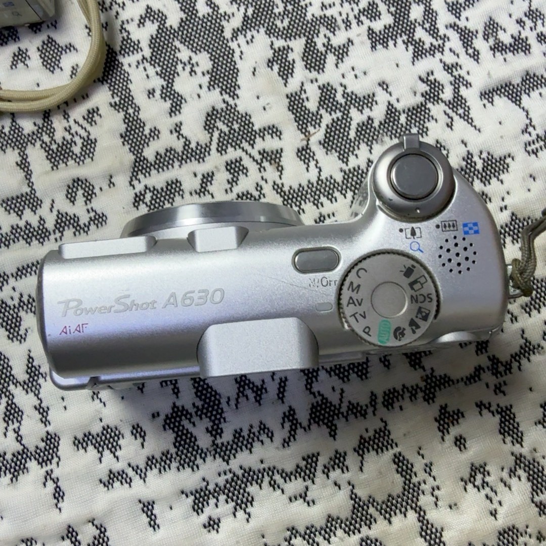 Canon PowerShot A630 Digital Camera 8 MP 4X Optical Zoom Tiltable Screen Silver